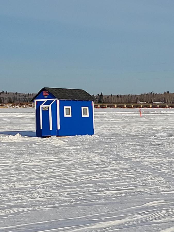 Shoreside Inn & Suites Wabamun Exteriör bild