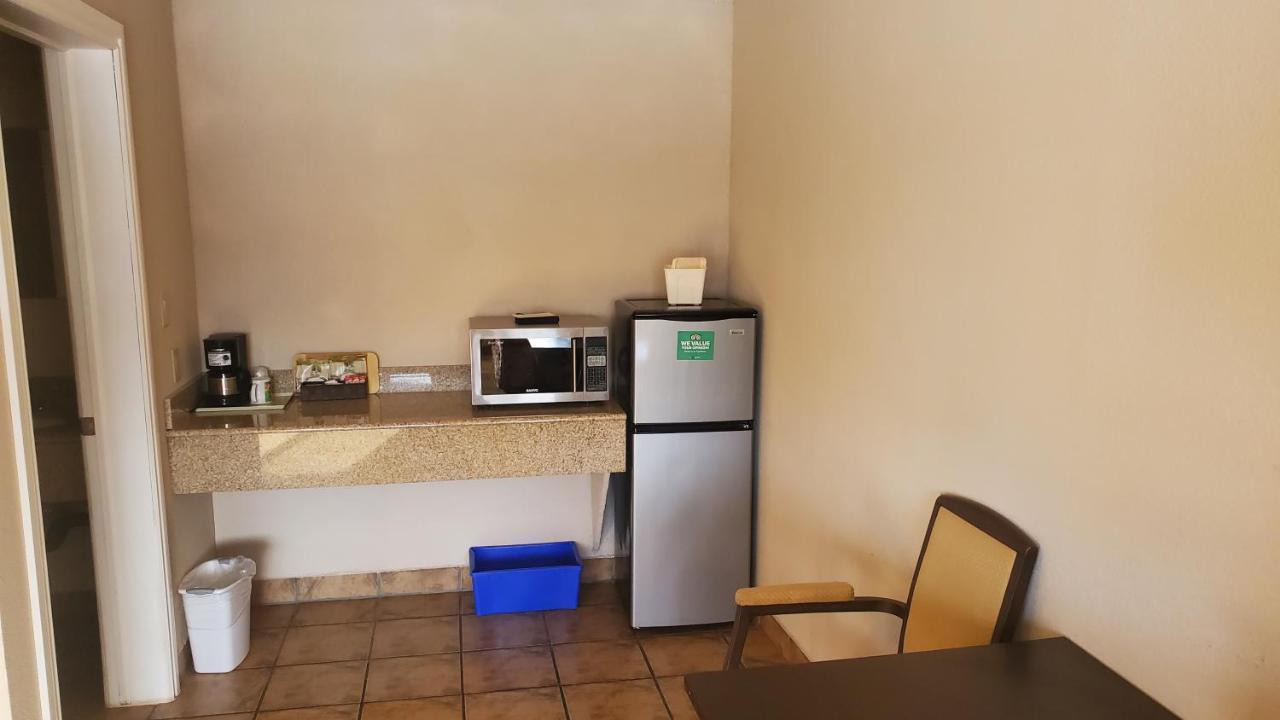 Shoreside Inn & Suites Wabamun Exteriör bild