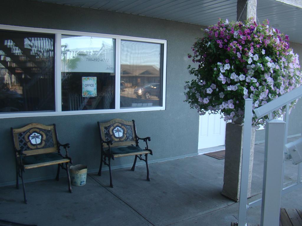 Shoreside Inn & Suites Wabamun Exteriör bild