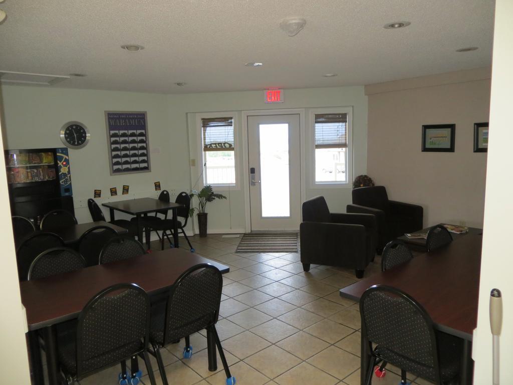 Shoreside Inn & Suites Wabamun Exteriör bild